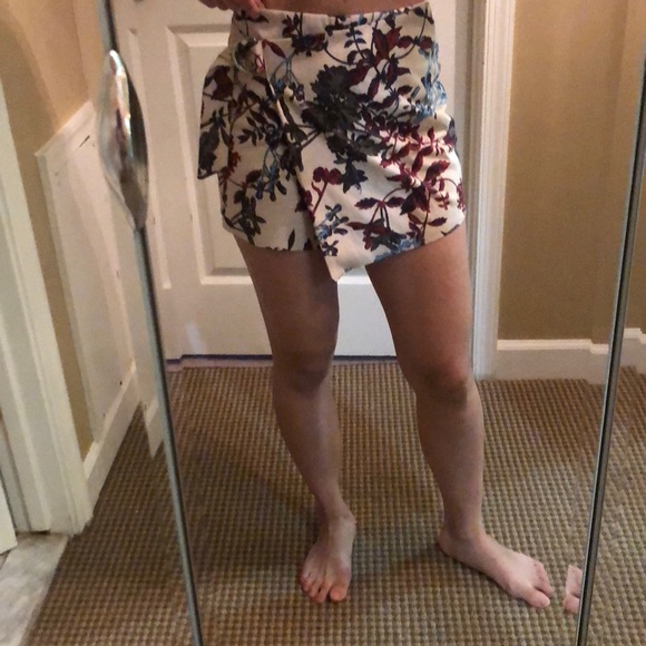 Shorts - Picture 3 of 6